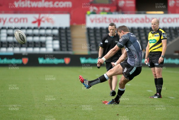 210914 - Ospreys v Edinburgh - Guinness PRO12 - Dan Biggar of Ospreys kicks a conversion 