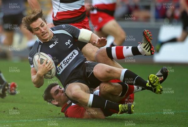 210914 - Ospreys v Edinburgh - Guinness PRO12 - Jeffrey Hassler of Ospreys is tackled by Sam Hidalgo-Clyne of Edinburgh  