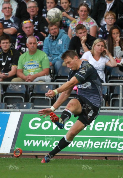 210914 - Ospreys v Edinburgh - Guinness PRO12 - Dan Biggar of Ospreys converts his own try 