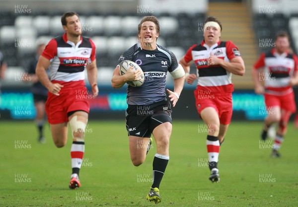 210914 - Ospreys v Edinburgh - Guinness PRO12 - Jeffrey Hassler of Ospreys runs the length of the pitch to score 