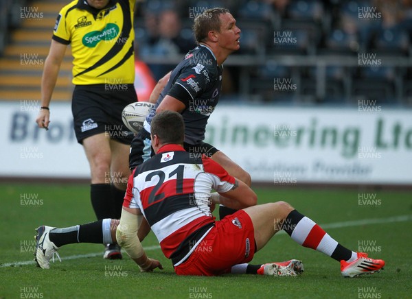 210914 - Ospreys v Edinburgh - Guinness PRO12 - Hanno Dirksen of Ospreys scores a try 