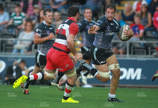 210914 - Ospreys v Edinburgh - Guinness PRO12 - Tyler Ardron of Ospreys beats Tomas Leonardi of Edinburgh to score a try 