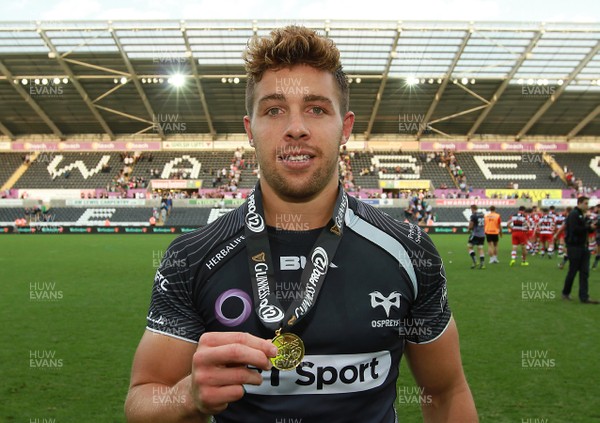 210914 Ospreys Edinburgh - GuinnessPro12 -Rhys Webb of the Ospreys is awarded The Man of The Match