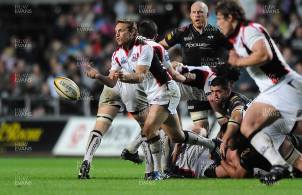 25.04.09 - Ospreys v Edinburgh - Magners League - Edinburgh's Mike Blair passes. 