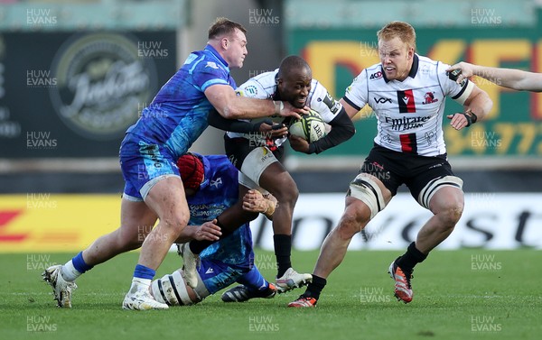 081224 - Ospreys v Emirates Lions, EPCR Challenge Cup - Tapiwa Mafura of Lions is tackled by James Fender and Dewi Lake of Ospreys 