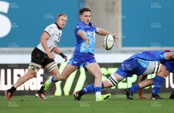 081224 - Ospreys v Emirates Lions, EPCR Challenge Cup - Kieran Hardy of Ospreys 