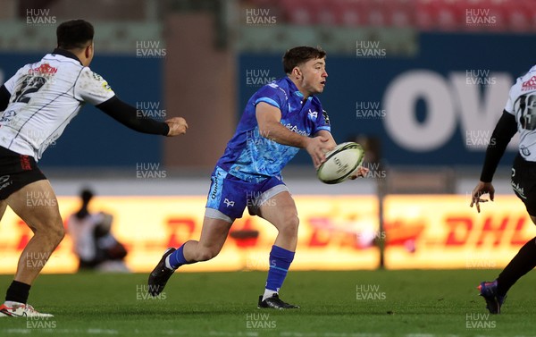 081224 - Ospreys v Emirates Lions, EPCR Challenge Cup - Dan Edwards of Ospreys 