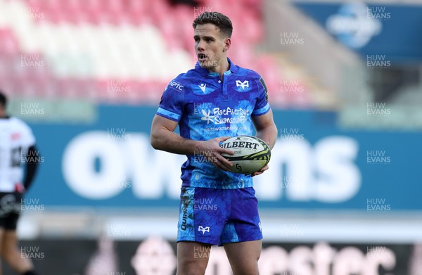 081224 - Ospreys v Emirates Lions, EPCR Challenge Cup - Kieran Hardy of Ospreys 