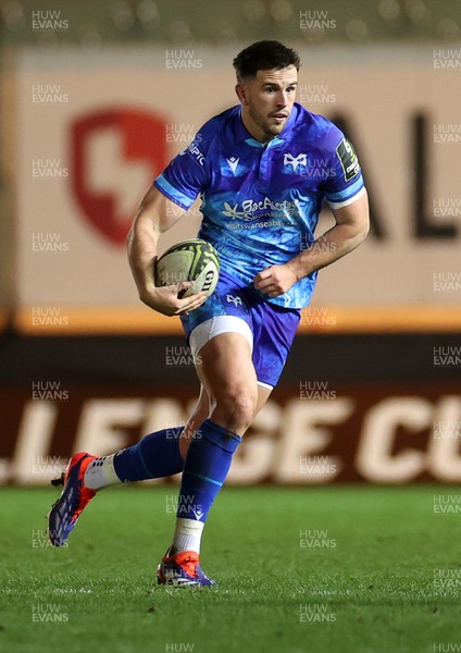 081224 - Ospreys v Emirates Lions, EPCR Challenge Cup - Owen Watkin of Ospreys 