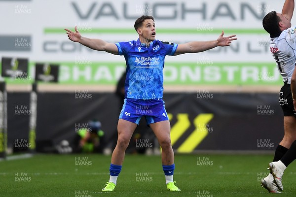 081224 - Ospreys v Emirates Lions -  EPCR Challenge Cup - Kieran Hardy of Ospreys 