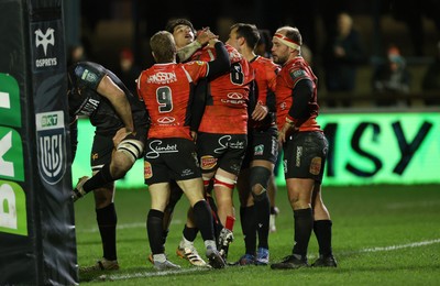 230126 - Ospreys v Emirates Lions - United Rugby Championship - Francke Horn of Lions celebrates scoring a try with team mates