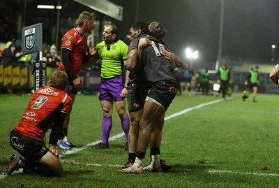 230126 - Ospreys v Emirates Lions - United Rugby Championship - Dan Kasende of Ospreys scores a try