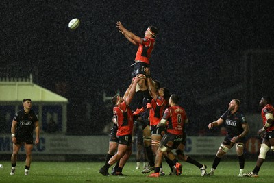 230126 - Ospreys v Emirates Lions - United Rugby Championship - Jarod Cairns of Lions wins the line out