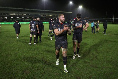230126 - Ospreys v Emirates Lions - United Rugby Championship - Ross Moriarty of Ospreys thanks the fans at full time
