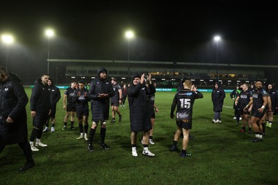 230126 - Ospreys v Emirates Lions - United Rugby Championship - Dewi Lake of Ospreys and team mates thanks the fans at full time
