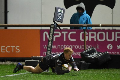 230126 - Ospreys v Emirates Lions - United Rugby Championship - Iestyn Hopkins of Ospreys dives in to score a try