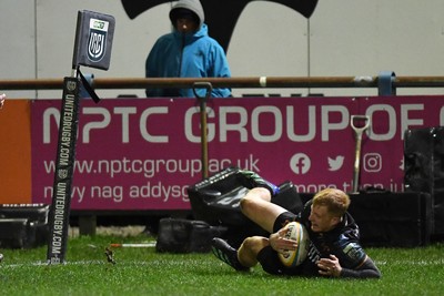 230126 - Ospreys v Emirates Lions - United Rugby Championship - Iestyn Hopkins of Ospreys dives in to score a try