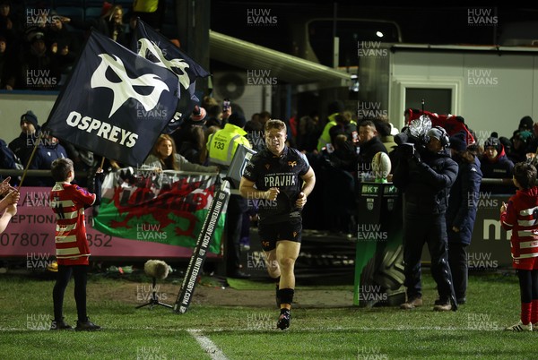 230126 - Ospreys v Emirates Lions - United Rugby Championship - Keiran Williams of Ospreys runs out on his 100th cap