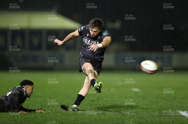 230126 - Ospreys v Emirates Lions - United Rugby Championship - Dan Edwards of Ospreys kicks