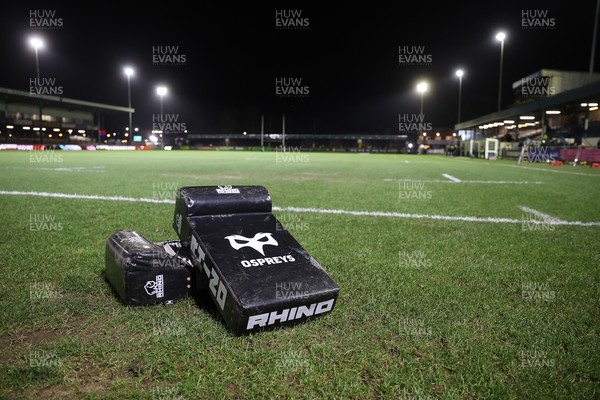 230126 - Ospreys v Emirates Lions - United Rugby Championship - Ospreys tackle bags