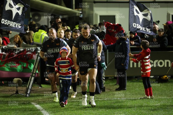 230126 - Ospreys v Emirates Lions - United Rugby Championship - Dewi Lake of Ospreys with mascot