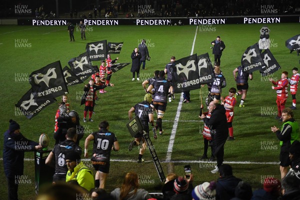 230126 - Ospreys v Emirates Lions - United Rugby Championship - Opsreys run out at the start of the match