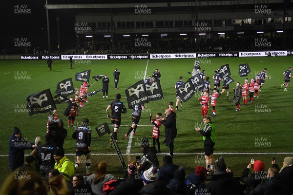 230126 - Ospreys v Emirates Lions - United Rugby Championship - Opsreys run out at the start of the match