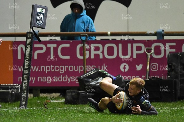 230126 - Ospreys v Emirates Lions - United Rugby Championship - Iestyn Hopkins of Ospreys dives in to score a try