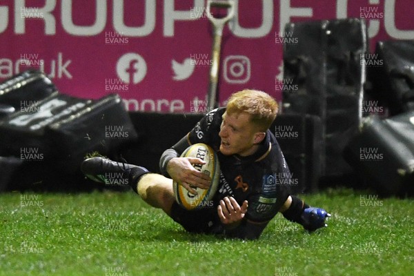 230126 - Ospreys v Emirates Lions - United Rugby Championship - Iestyn Hopkins of Ospreys dives in to score a try