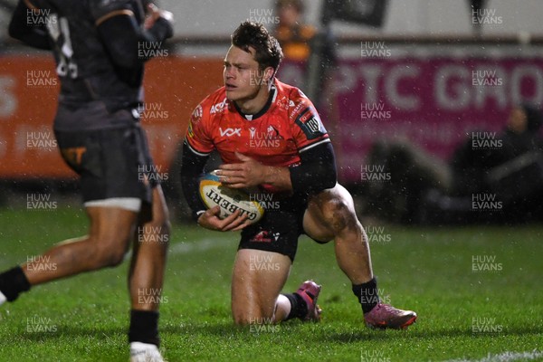 230126 - Ospreys v Emirates Lions - United Rugby Championship - Quan Horn of Lions scores a try