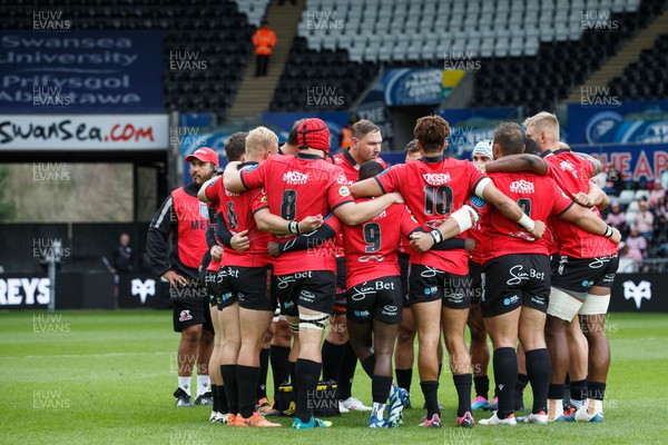 300324 - Ospreys v Emirates Lions - United Rugby Championship - Emirates Lions team in a huddle before the match