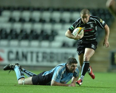 13.10.06  Ospreys v Gasgow  Ospreys Shane Williams leaves Andy Newman grounded.  