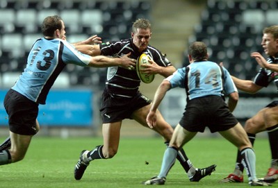 13.10.06  Ospreys v Gasgow  Ospreys lee Byrne hands off Graeme Morrison   