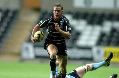 13.10.06  Ospreys v Gasgow  Ospreys Lee Byrne leaves Alastair Kellock in his wake.   