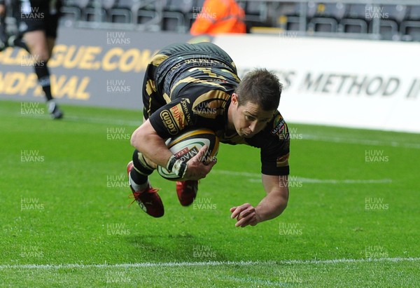 14.05.10 - Magners League Play Off Semi Final, Ospreys v Glasgow Warriors Shane Williams of Ospreys dives over to score a try 