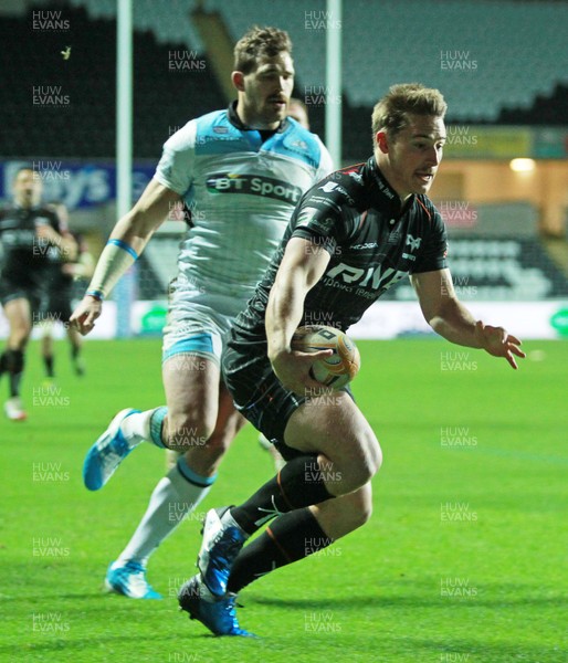 291113 - Ospreys v Glasgow Warriors - RaboDirect PRO12 - Jeffrey Hassler of Ospreys runs in the first try 