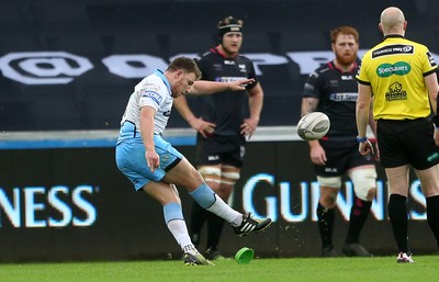 310116 - Ospreys v Glasgow - Guinness PRO12 - Duncan Weir of Glasgow kicks a penatly