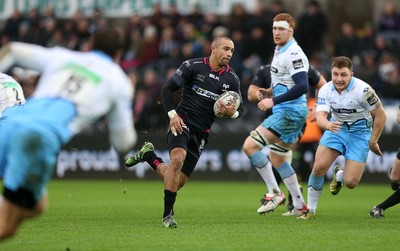 310116 - Ospreys v Glasgow - Guinness PRO12 - Eli Walker of Ospreys runs in to score a try