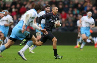 310116 - Ospreys v Glasgow - Guinness PRO12 - Eli Walker of Ospreys runs in to score a try