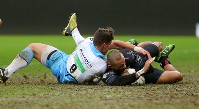 310116 - Ospreys v Glasgow - Guinness PRO12 - Eli Walker of Ospreys runs in to score a try