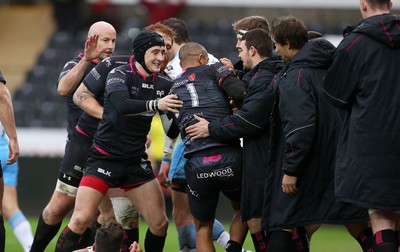 310116 - Ospreys v Glasgow - Guinness PRO12 - Eli Walker of Ospreys celebrates with team mates after scoring a try