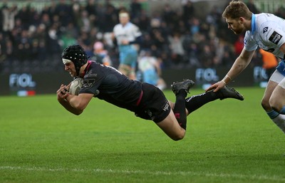 310116 - Ospreys v Glasgow - Guinness PRO12 - Dan Evans of Ospreys scores a try