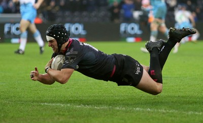 310116 - Ospreys v Glasgow - Guinness PRO12 - Dan Evans of Ospreys scores a try