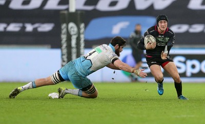 310116 - Ospreys v Glasgow - Guinness PRO12 - Sam Davies of Ospreys goes past Greg Peterson of Glasgow