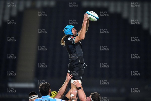111123 - Ospreys v Glasgow - United Rugby Championship - Justin Tipuric of Ospreys takes line out ball