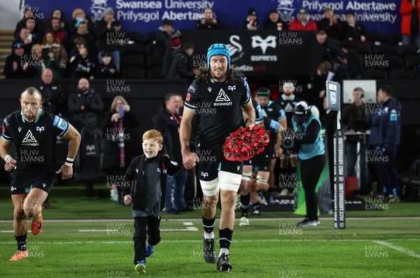 111123 - Ospreys v Glasgow Warriors - United Rugby Championship - Justin Tipuric of Ospreys with mascot