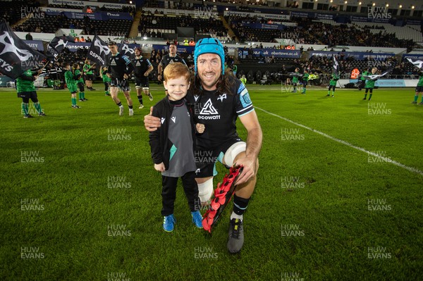 111123 - Ospreys v Glasgow Warriors - United Rugby Championship - Justin Tipuric of Ospreys with mascot