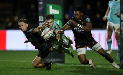 181025 - Ospreys v Glasgow Warriors - United Rugby Championship - Jamie Dobie of Glasgow dives for the ball alongside Dan Edwards and Dan Kasende of Ospreys 