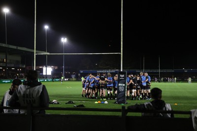 181025 - Ospreys v Glasgow Warriors - United Rugby Championship - Ospreys Team Huddle