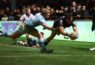 181025 - Ospreys v Glasgow Warriors, United Rugby Championship - Luke Morgan of Ospreys dives in to score try